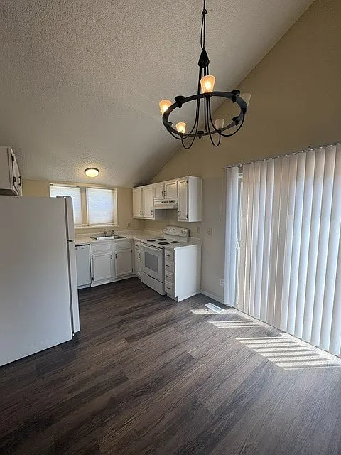 3 bed, 1.5 bath, 700 sqft, $1,850 — Photo 3
