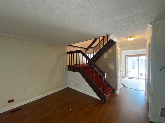 3rd image of 4665 Whitney Dr