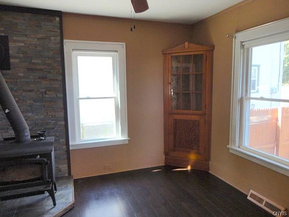 4th image of 23 Sterling St