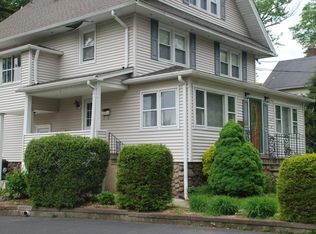 16 Lincoln Pl, Waldwick, NJ 07463