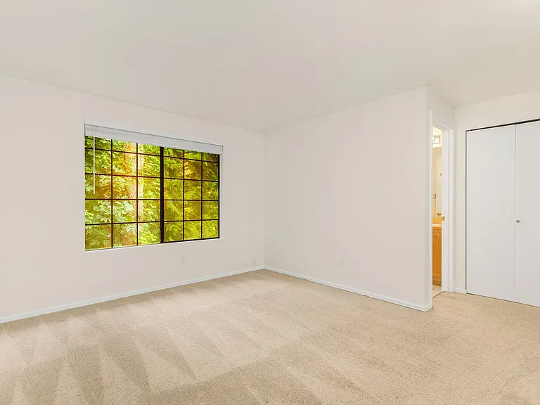 13702 NE 85th St — Photo 15
