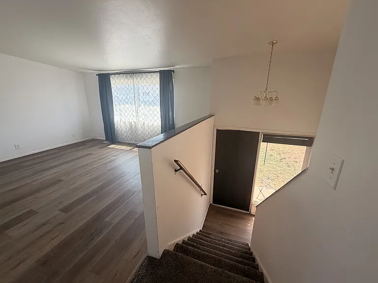 589 Oquirrh Ave — Photo 2