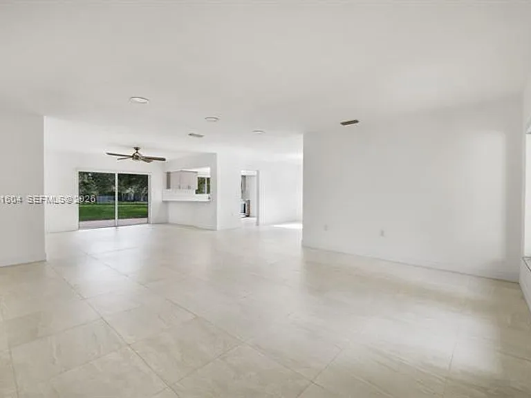 2045 SW 125th Ct — Photo 6