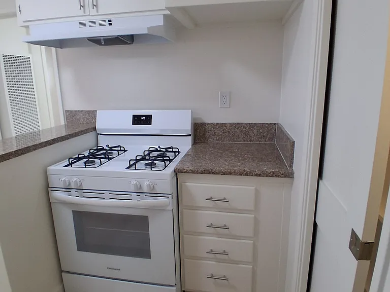 7245 Franklin Avenue — Photo 6