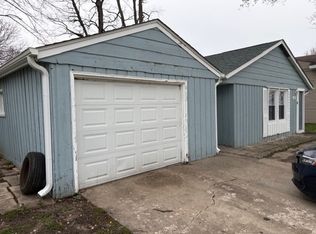 100 Hickory Dr, Carpentersville, IL