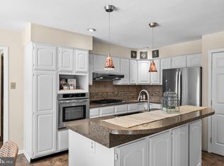 10 Lexington Ct, Shamong, NJ 08088