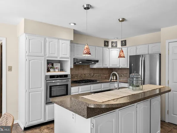 10 Lexington Ct, Shamong, NJ 08088