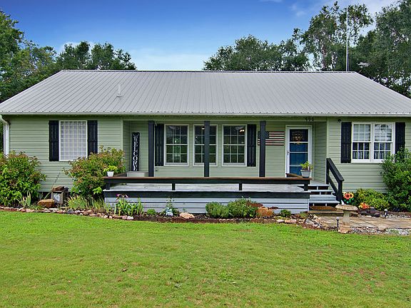2nd image of 990 Dogwood Ln