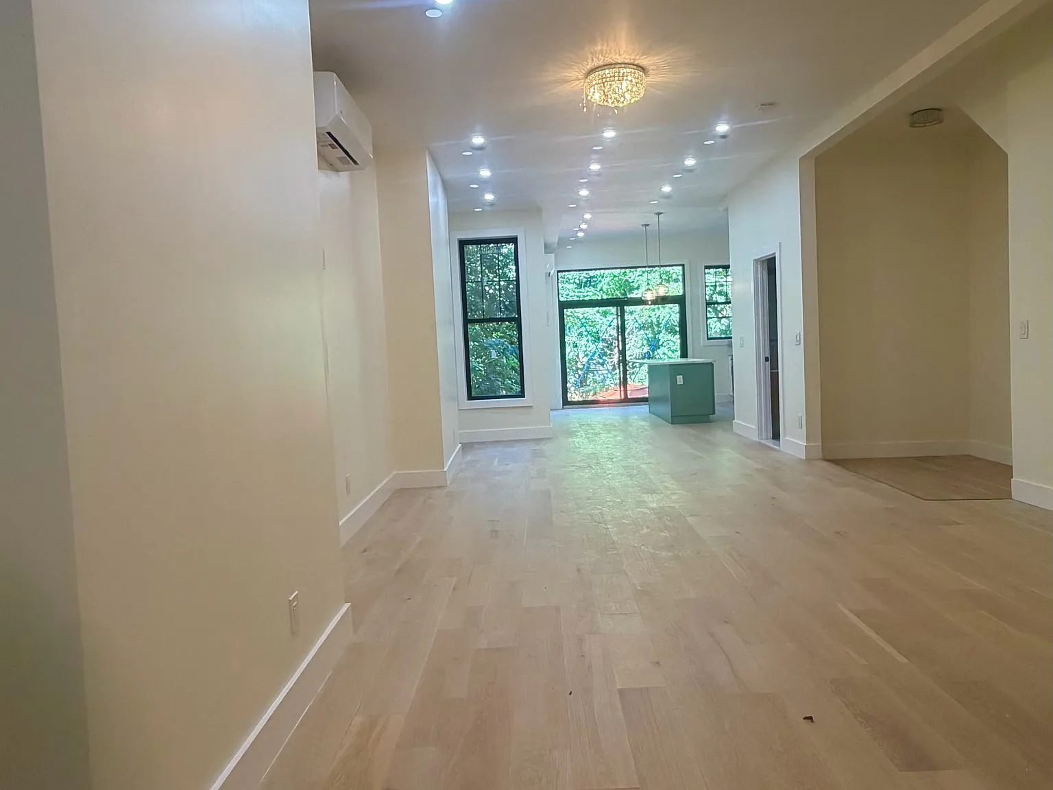 147 Quincy St — Photo 4
