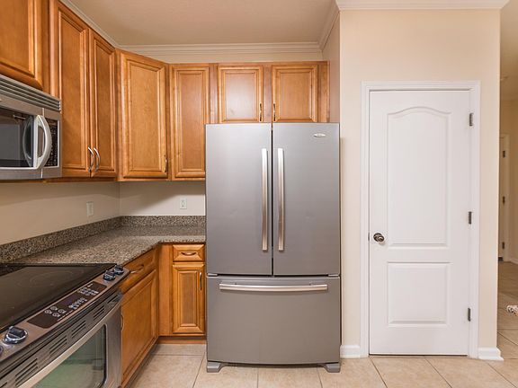 3rd image of 175 Bayberry Cir Unit 1007