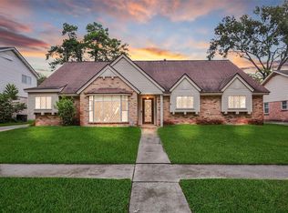 1060 Cheshire Ln, Houston, TX 77018