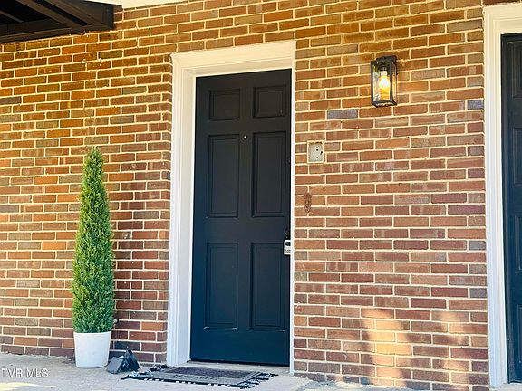 3rd image of 2 Rovan Cir