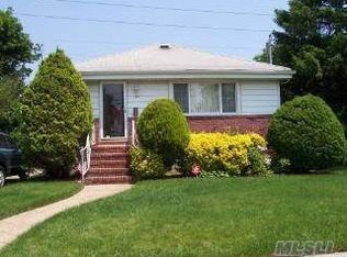 193 Cochran Pl, Valley Stream, NY 11581