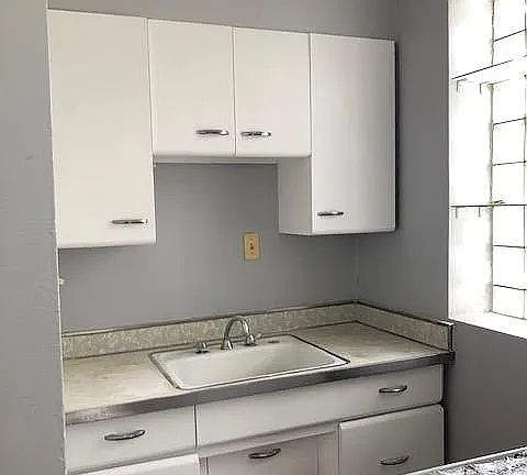3rd image of 1256 W North Shore Ave #3F