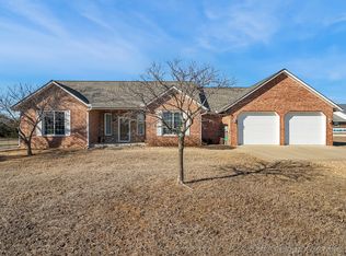 31359 S 200th Rd, Henryetta, OK 74437