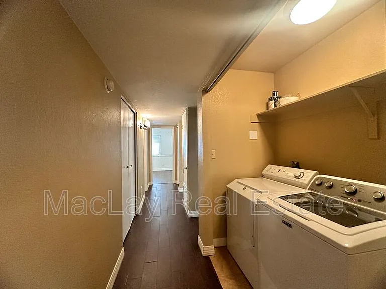 963 N Revere — Photo 16