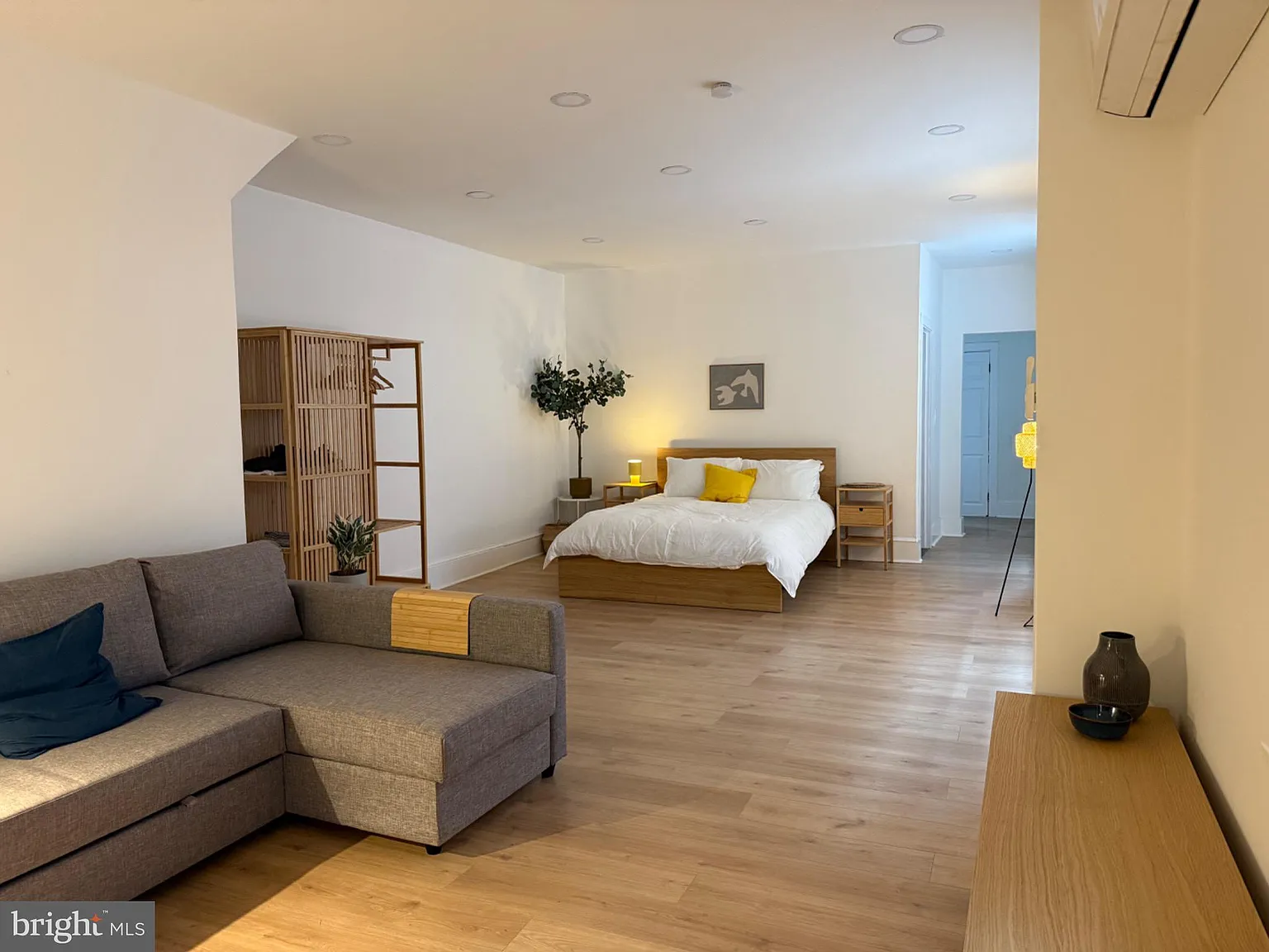 1 bed, 1.0 bath, 1200 sqft, $1,300 — Photo 4