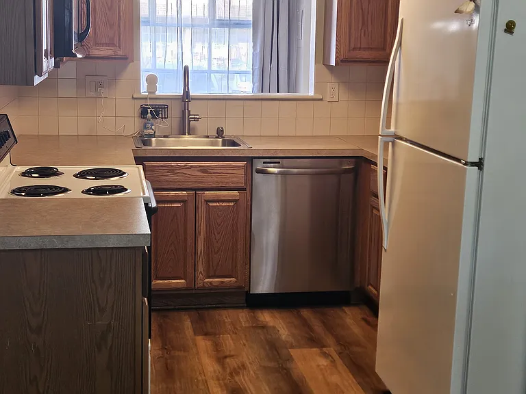 1258 Lisa Dr — Photo 12