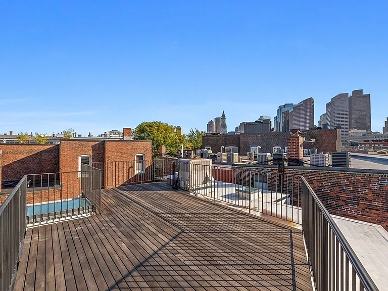 133 Salem St #PENTHOUSE — Photo 26