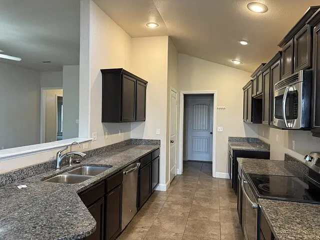 6004 Wagner Dr — Photo 10