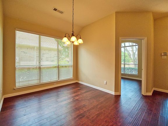 4th image of 3925 Kenwood Dr