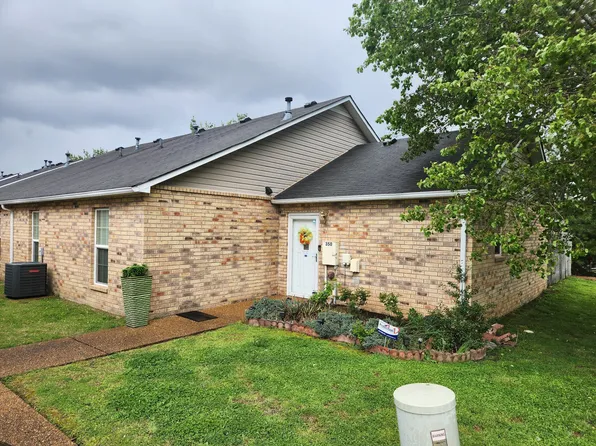 350 Lake Chateau Dr, Hermitage, TN 37076