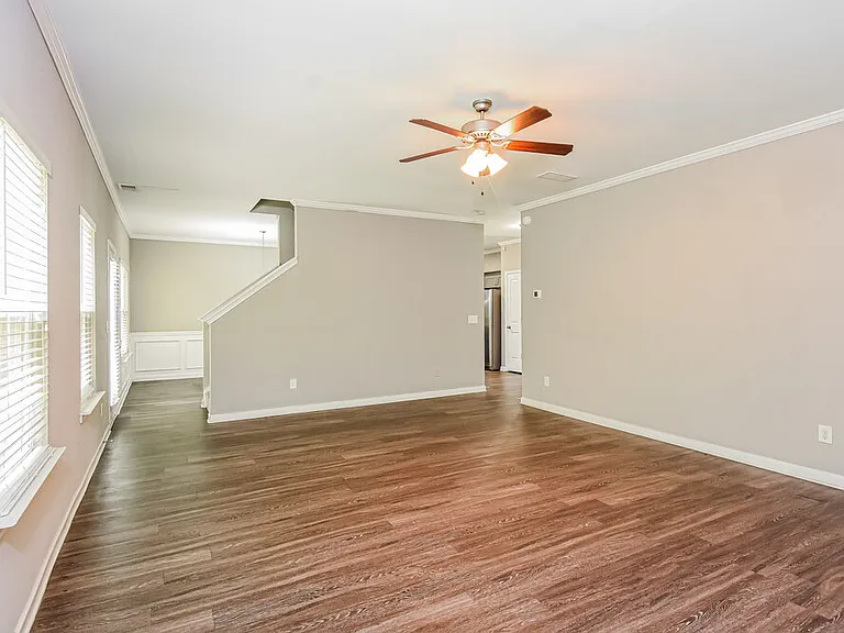 466 Fieldcrest Dr — Photo 7