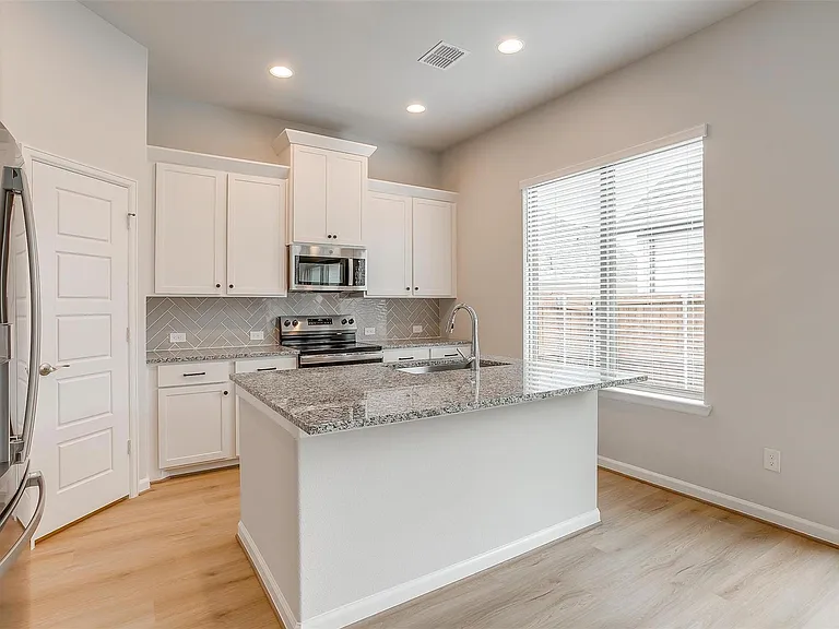 10434 Peonia St — Photo 9
