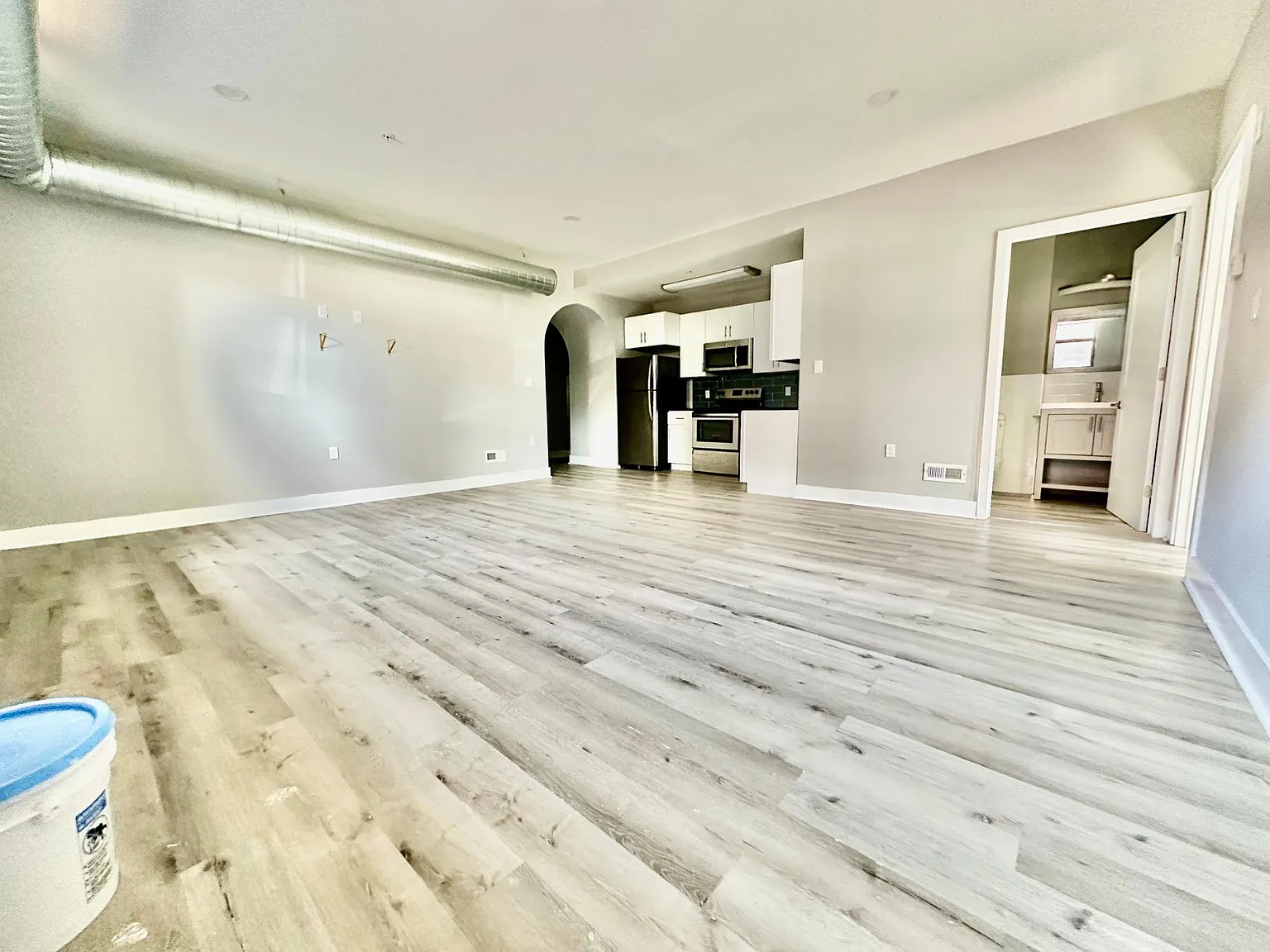 1 bed, 820 sqft, $1,600 — Photo 3