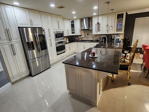 4th image of 20635 Hillsdale Park Dr