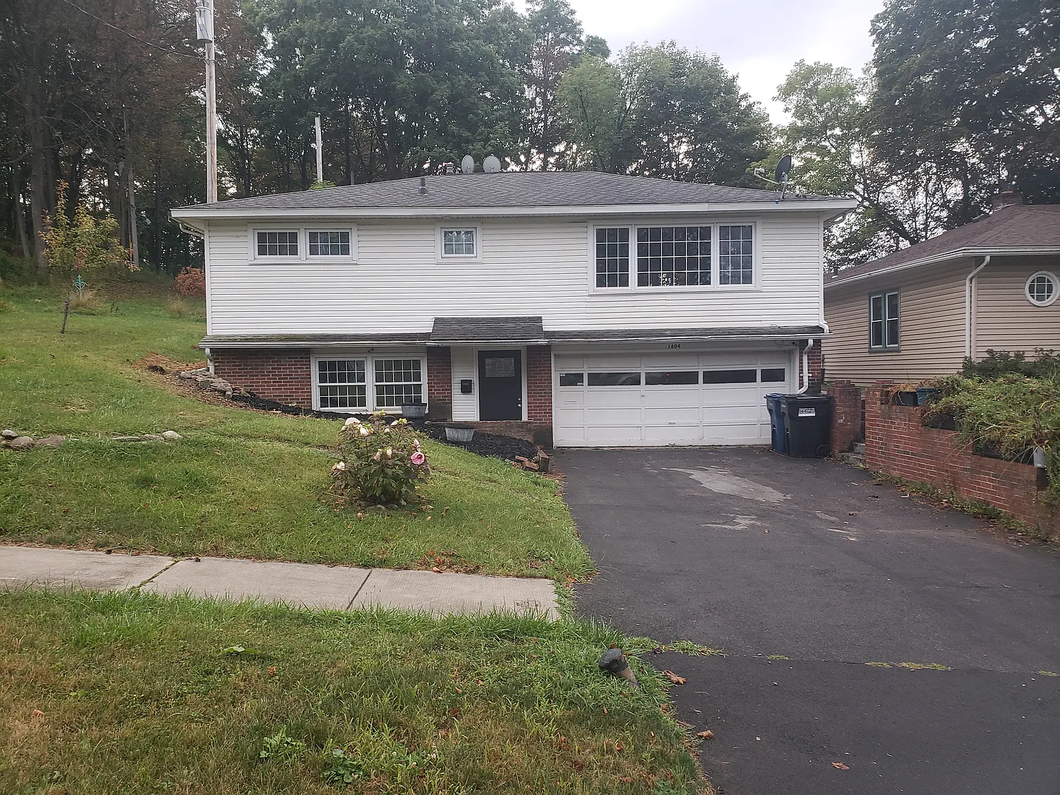 4 bed, 1499 sqft, $2,300 — Photo 1