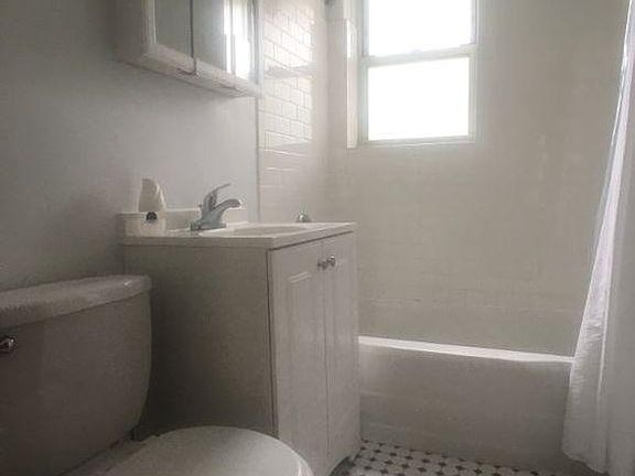 4th image of 1914 W Lunt Ave #2