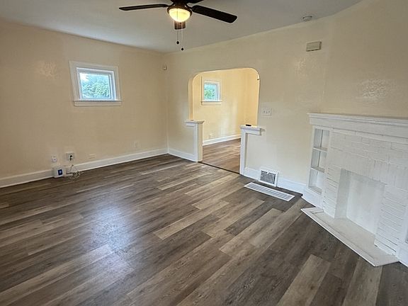 3rd image of 3926 E 121st St