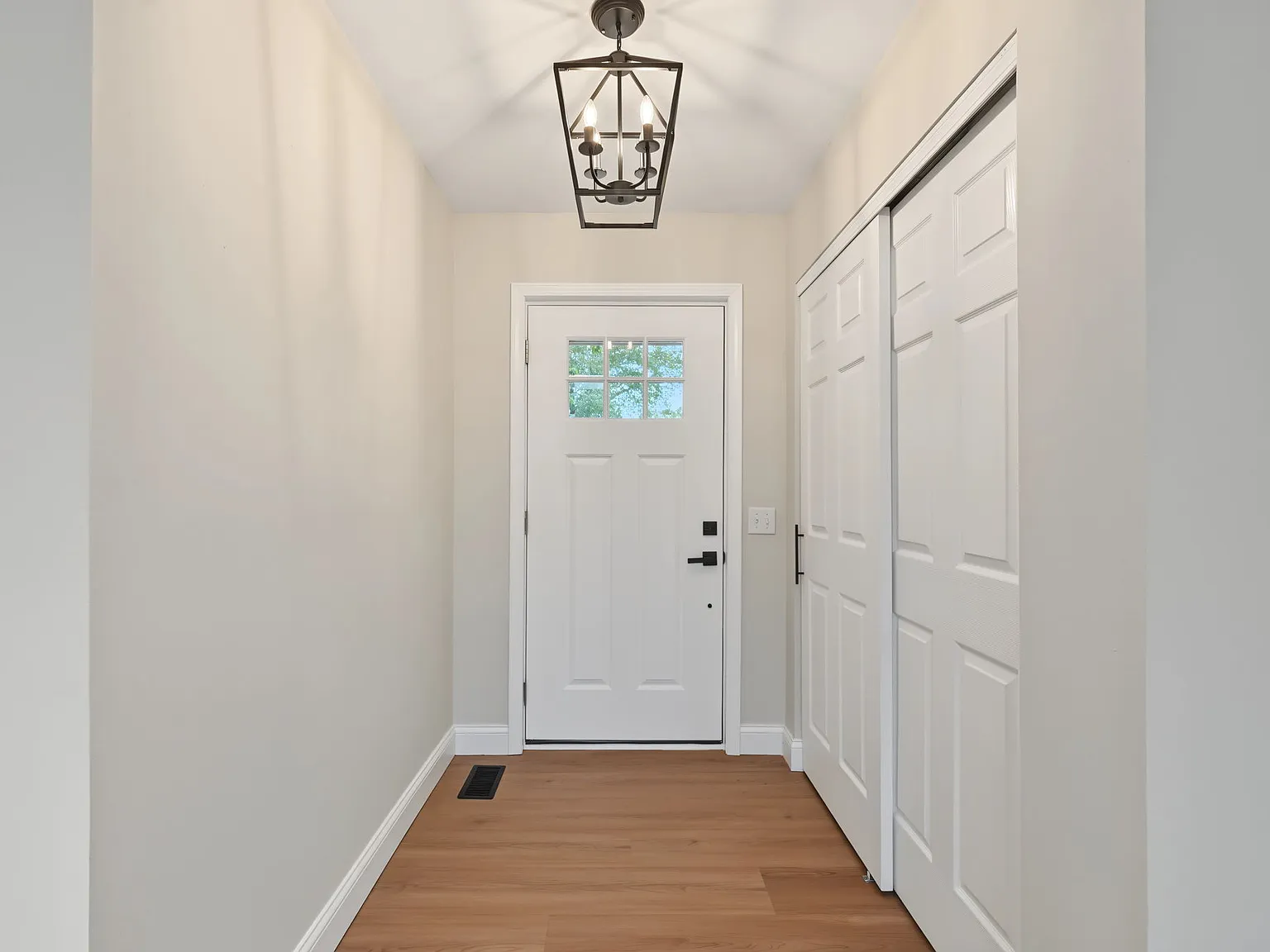 3 bed, 2.5 bath, 2279 sqft, $2,700 — Photo 2