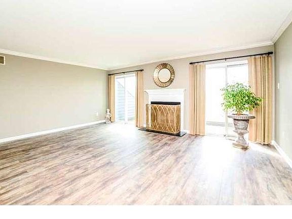 5th image of 307 Whistling Swan Ln