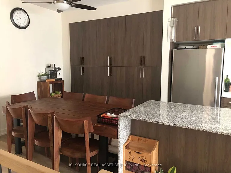 212 Squire Cres — Photo 7