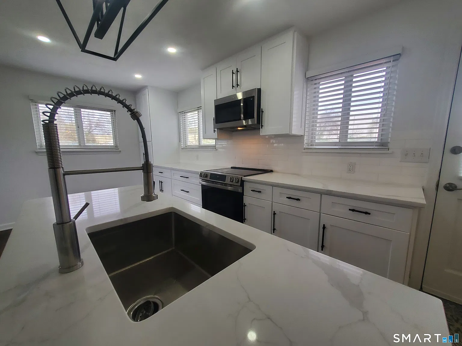 3 bed, 1.5 bath, 1000 sqft, $3,300 — Photo 3