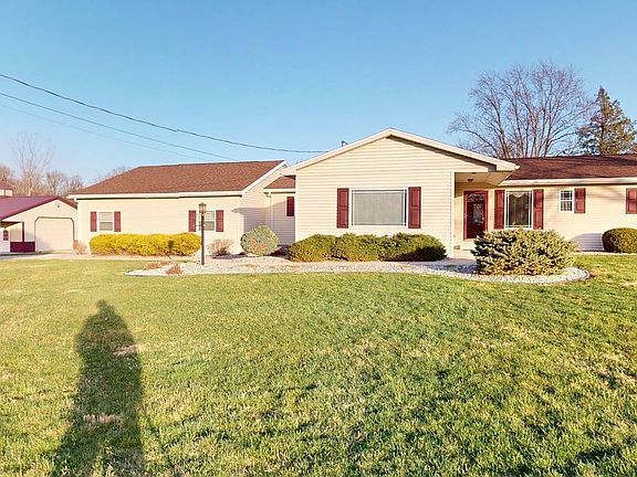 2nd image of 124 Rustic Rook Rd