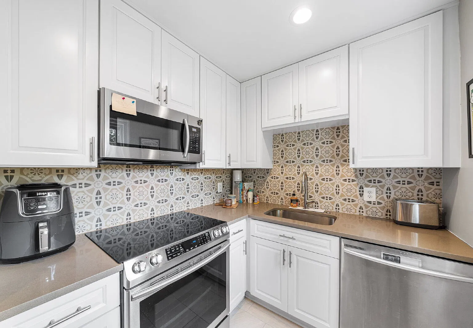 2 bed, 2.0 bath, 1092 sqft, $3,600 — Photo 4