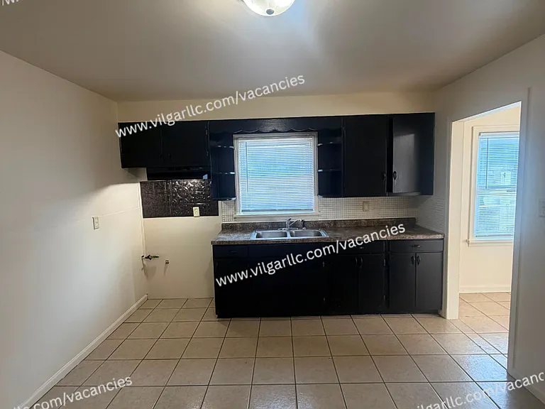727 Mount St — Photo 5