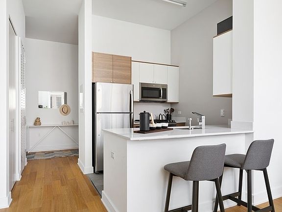 4th image of 4322 Queens St APT 1502