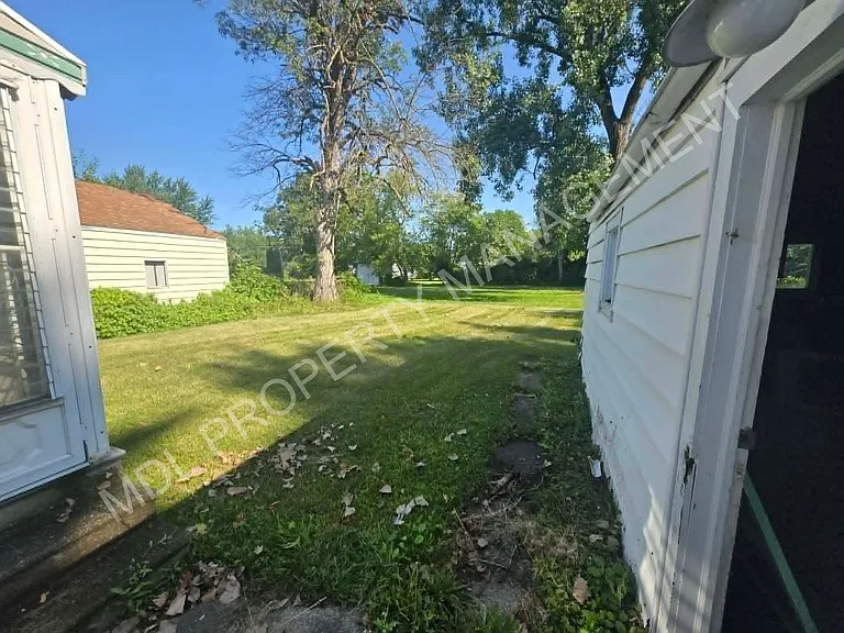 402 Wellington St — Photo 9