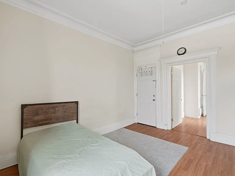 893 Montgomery St #6 — Photo 9
