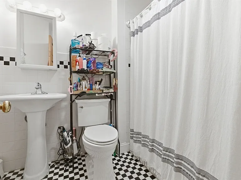 493 E 7th St #1 — Photo 6