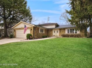813 Bedford Ln, Libertyville, IL 60048