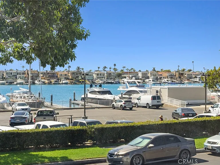 2551 Bayshore Dr — Photo 2