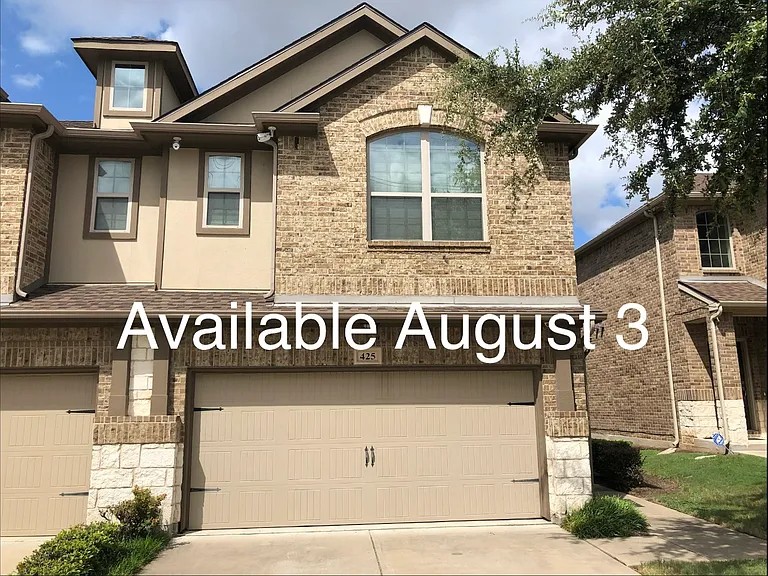 425 Metropolitan Dr — Photo 1