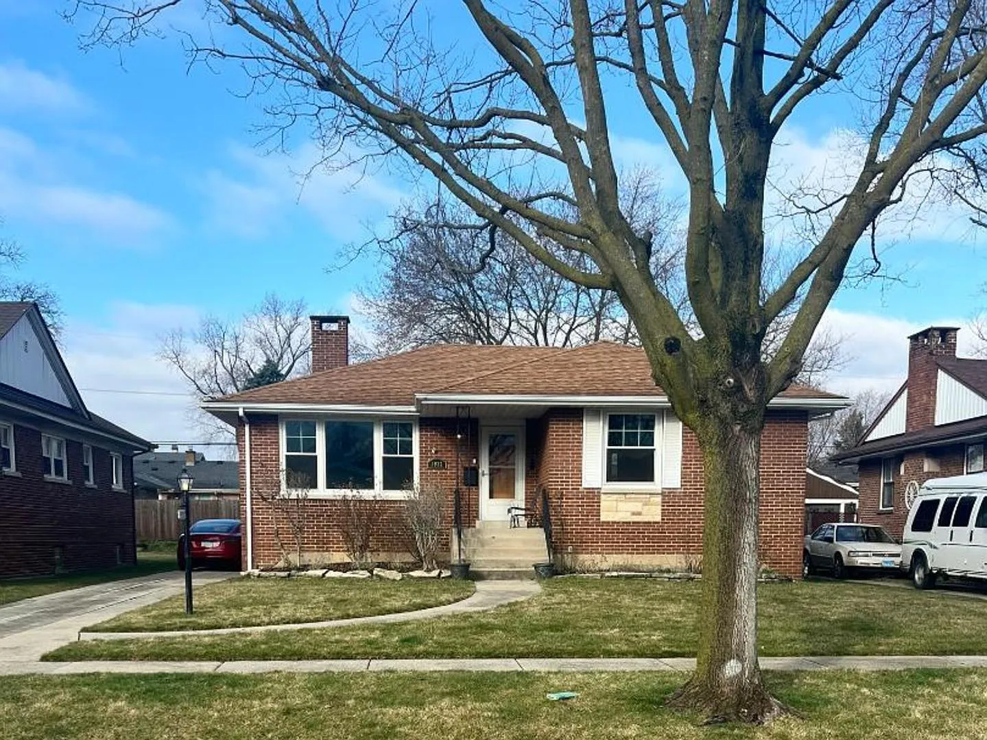 1932 Sunnyside Ave photo 1