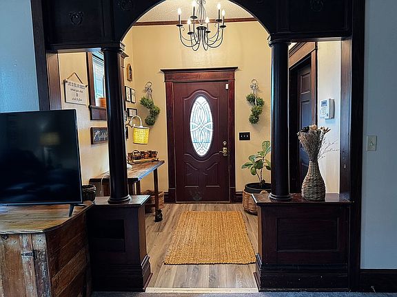 Entry to foyer