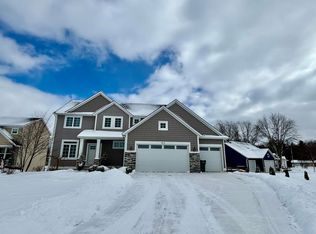 8972 Cedar Lake Dr, Jenison, MI 49428